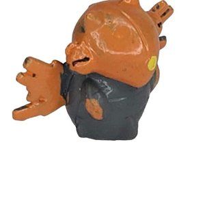 Pokemon 2006 Mini Vinyl R/L W Gumball Toy Miniature Size Shedinja Action Figure